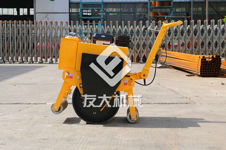 我們可以在哪些施工場(chǎng)地上看到小型壓路機(jī)？